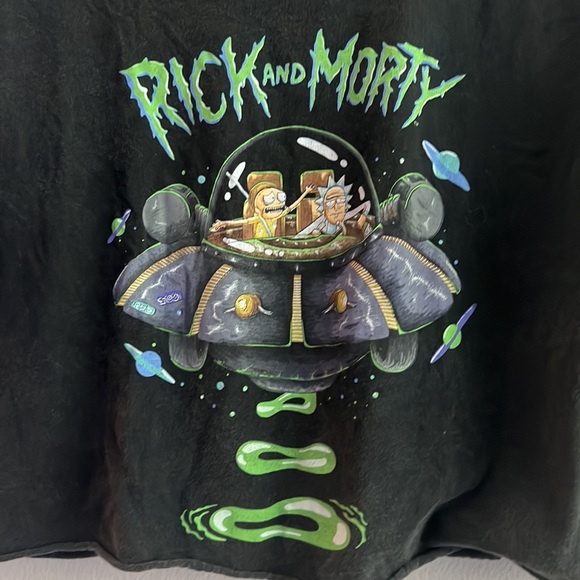Cropped Rick and Morty T-Shirt - Picture 3 of 12